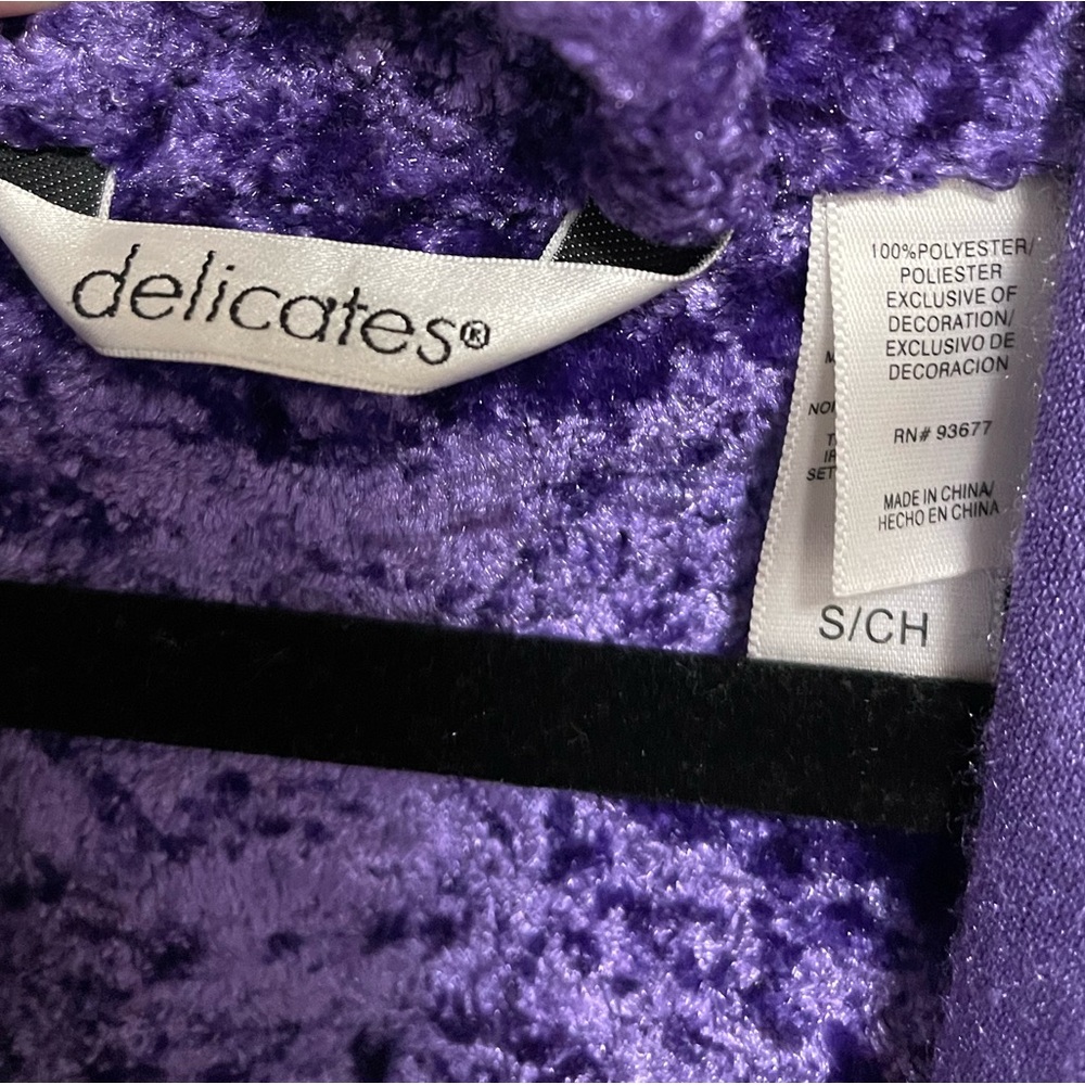 Delicates Purple Robe - Picture 5 of 5